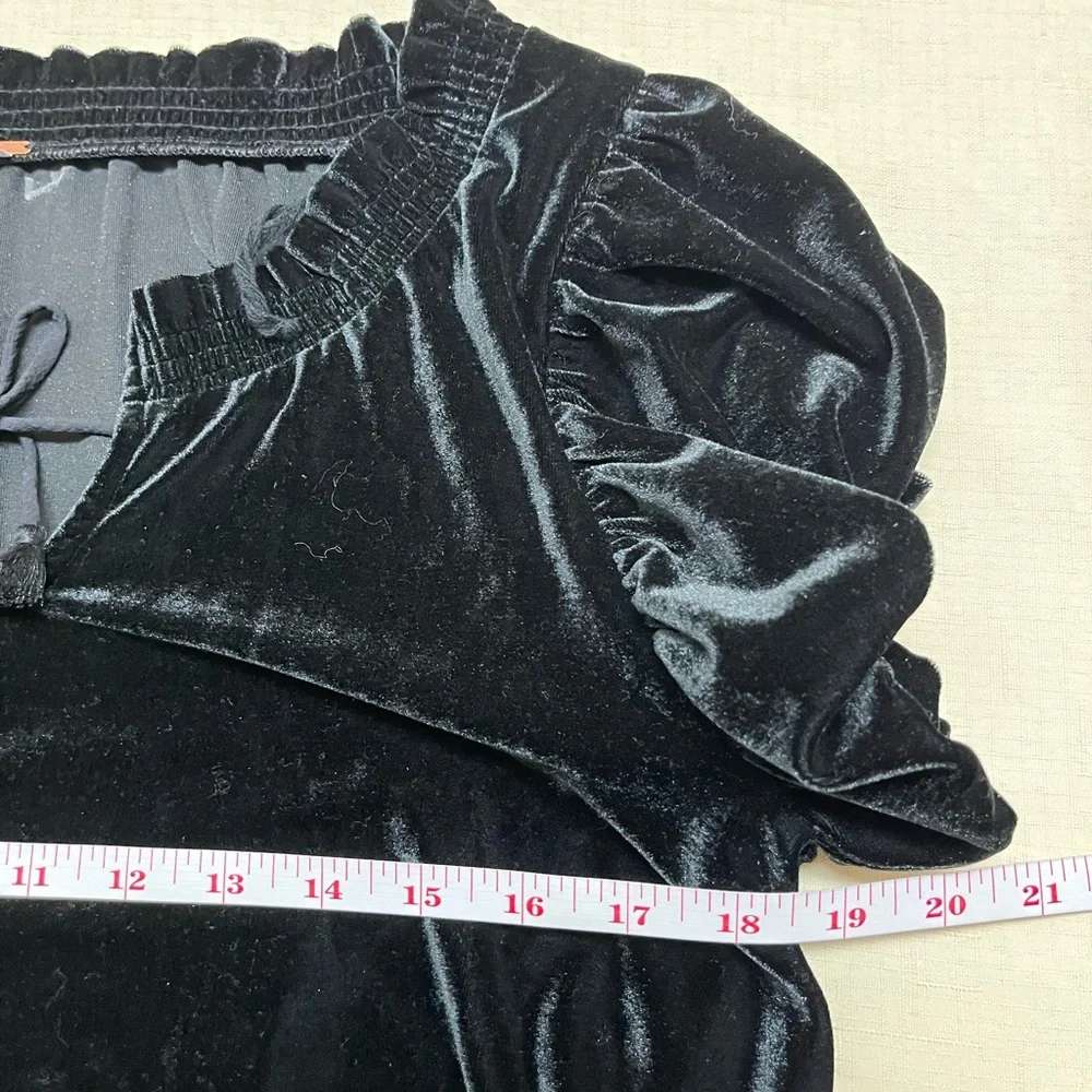 Free People XS black velvet puff sleeve neck tie top